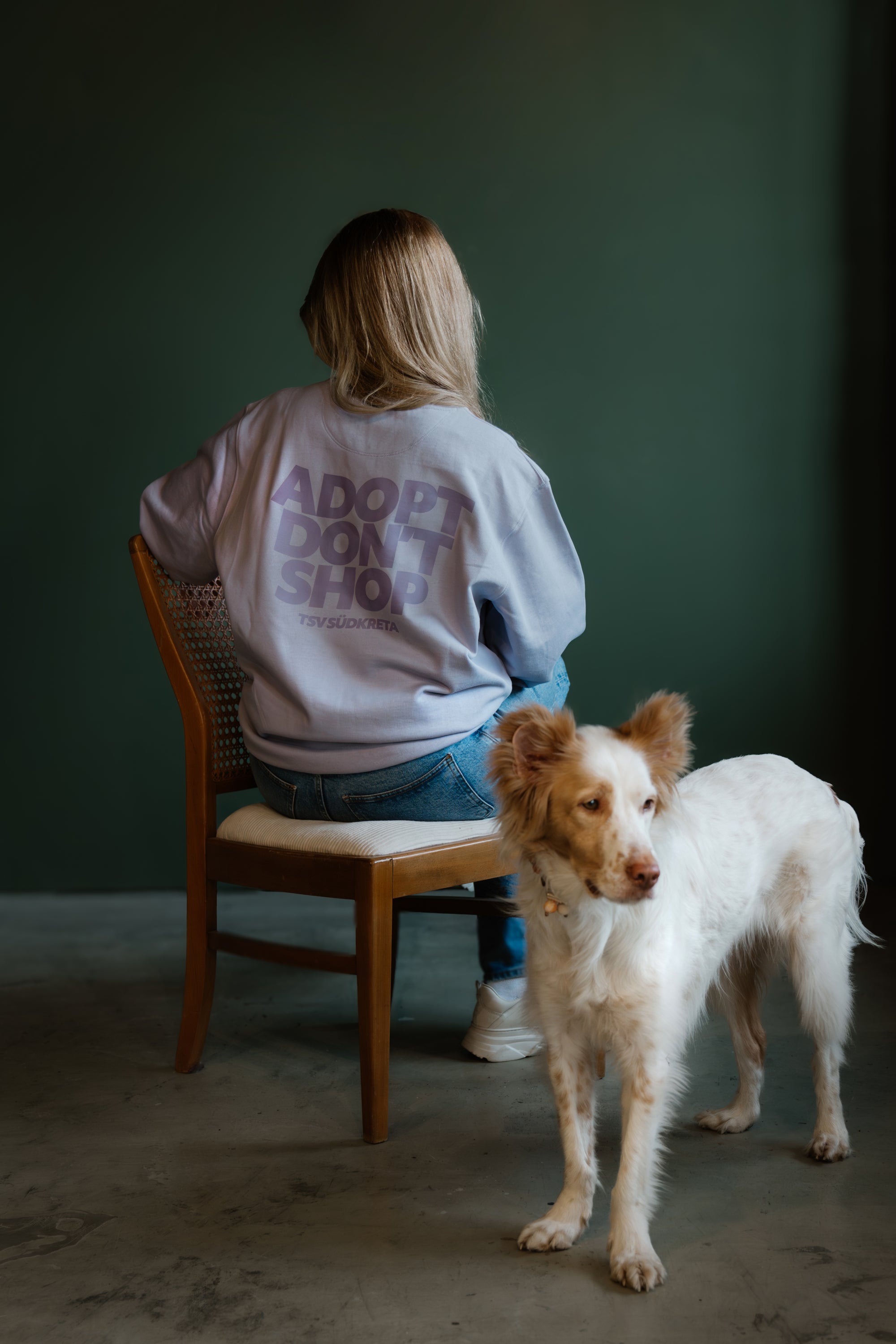 Sweatshirt in Lavendel „Adopt don’t shop“