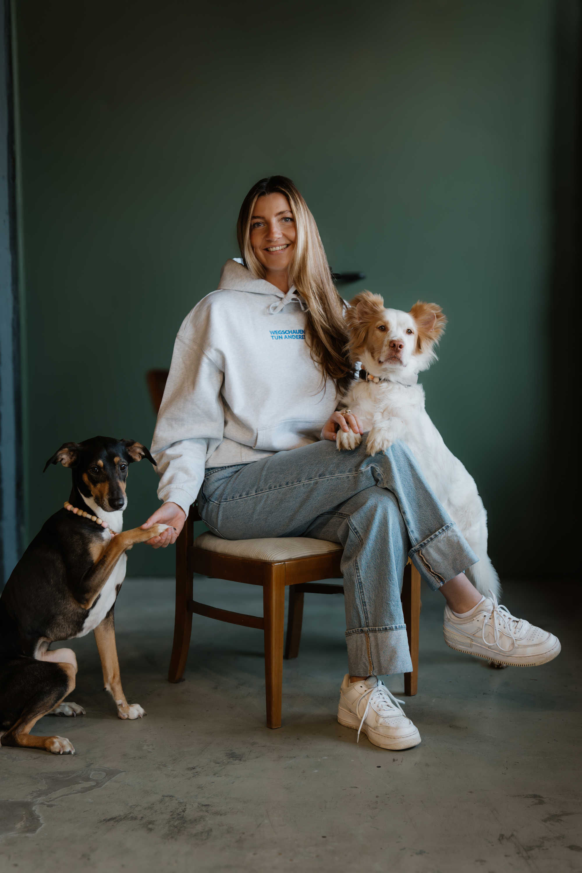 Hoodie in Grau „Adopt don’t shop“