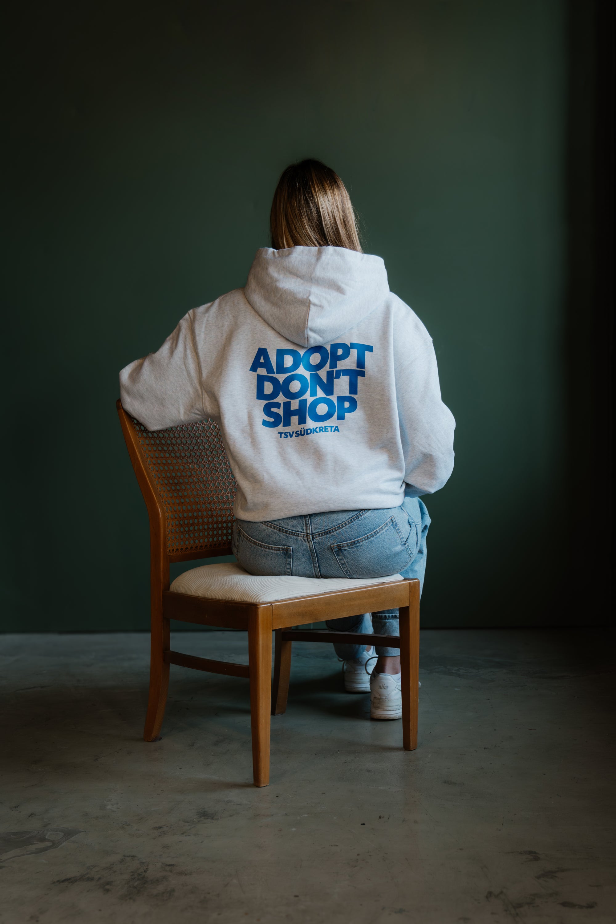 Hoodie in Grau „Adopt don’t shop“