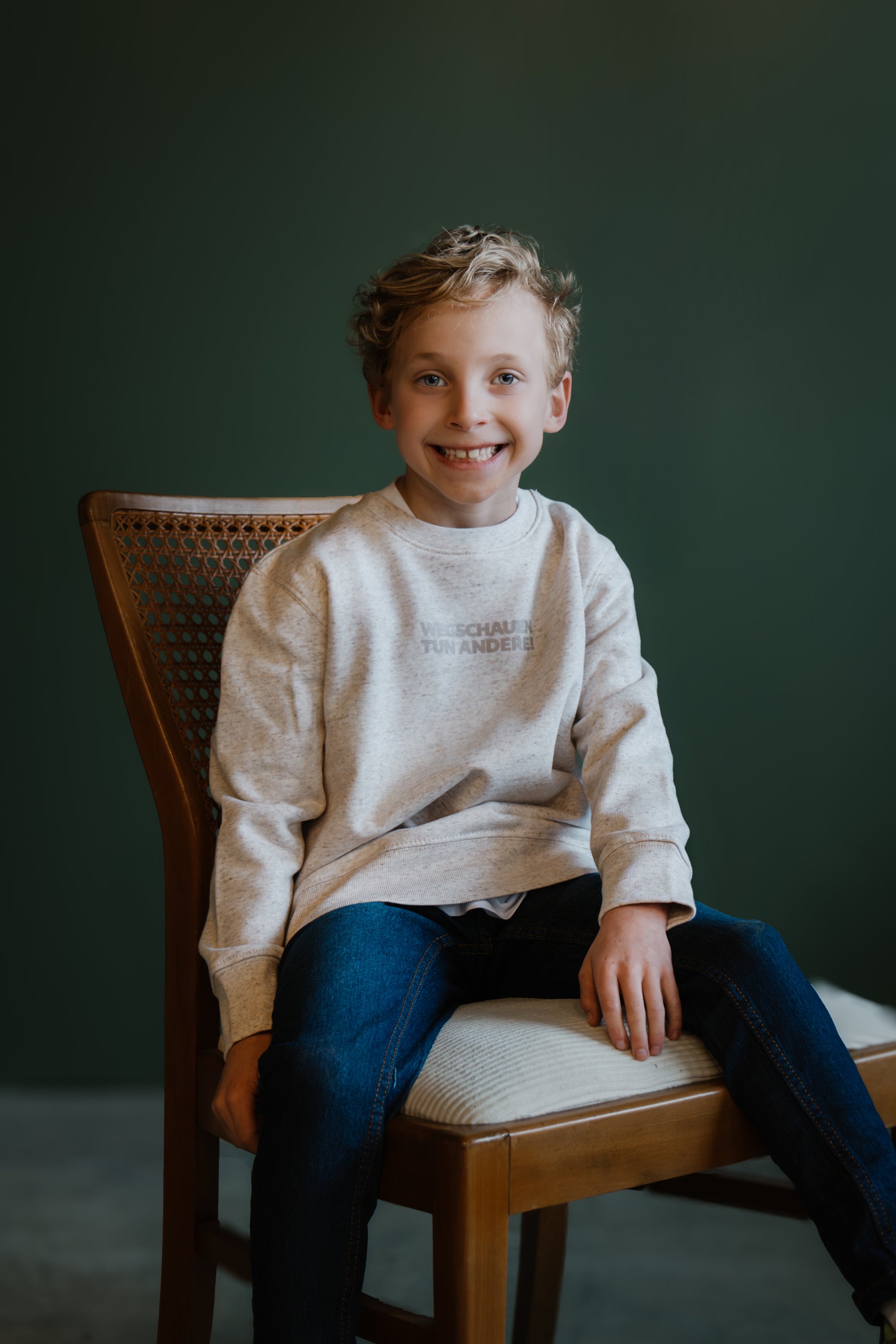 Kinder Sweatshirt in Eco Heather „Adopt don’t shop“