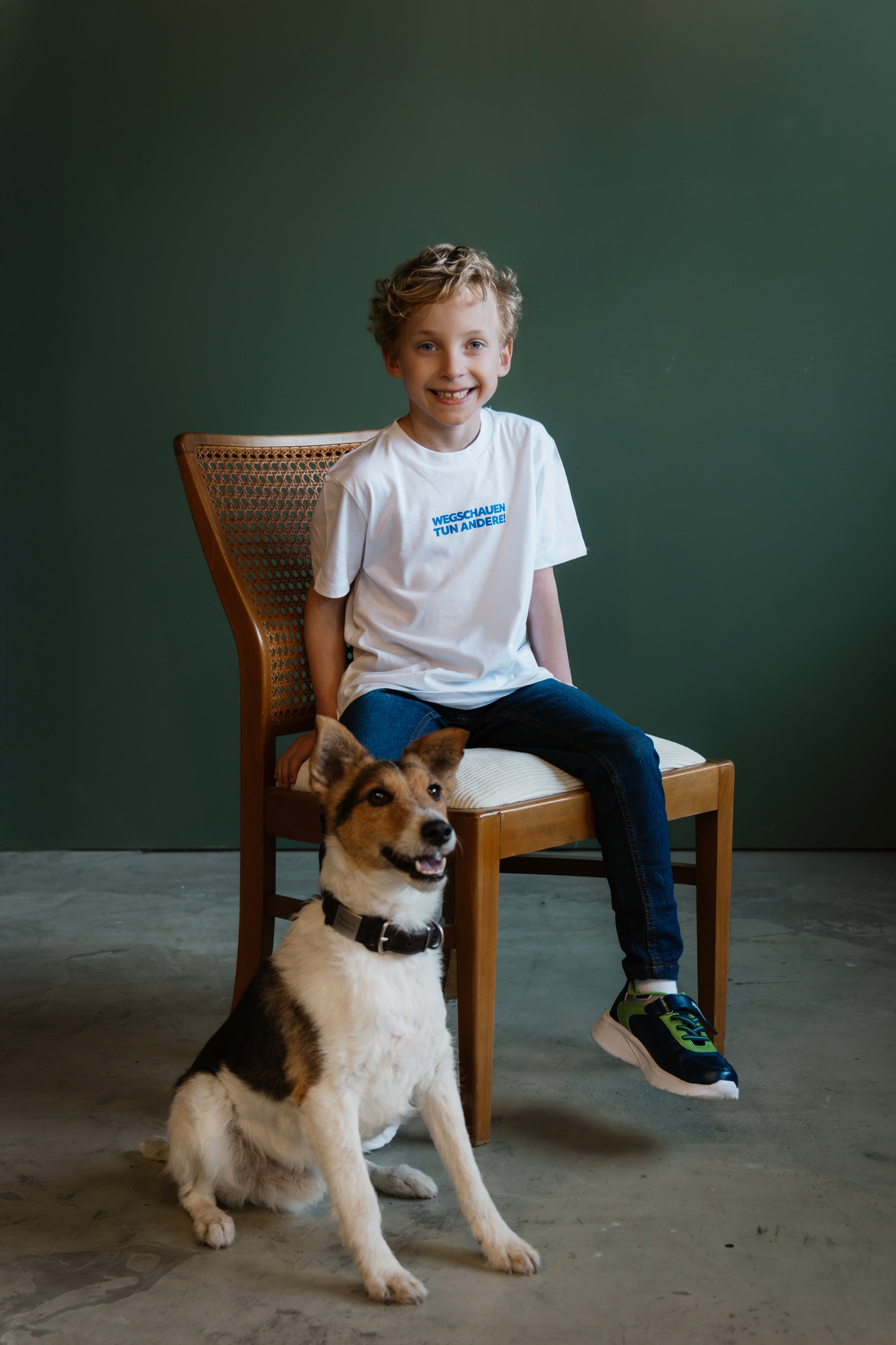 Kinder T-Shirt in Weiß „Adopt don’t shop“